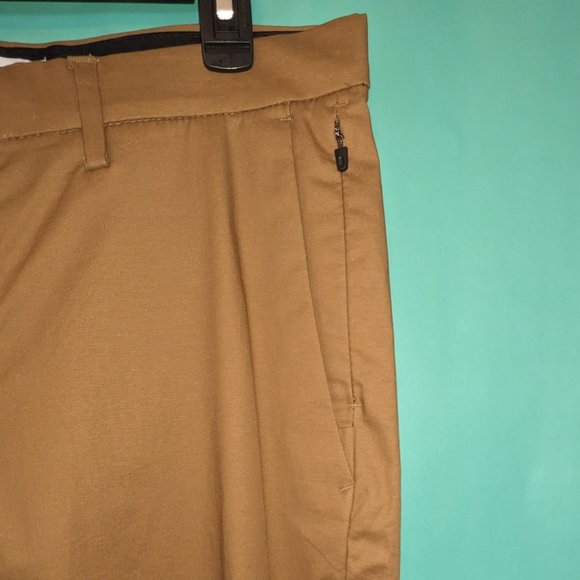 Old navy khaki in color 34*30 in size - Picture 4 of 5